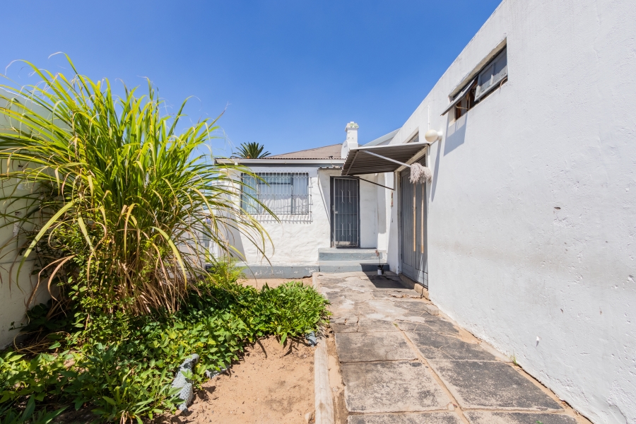 To Let 9 Bedroom Property for Rent in Maitland Western Cape